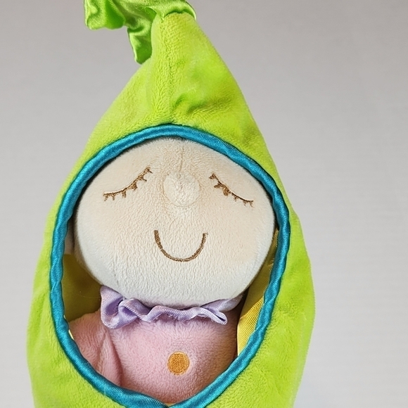 Manhattan toy Snuggle Pod Sweet Pea plush toy - Picture 2 of 9